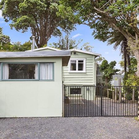 Cox Bay Cottage Raglan Exterior photo